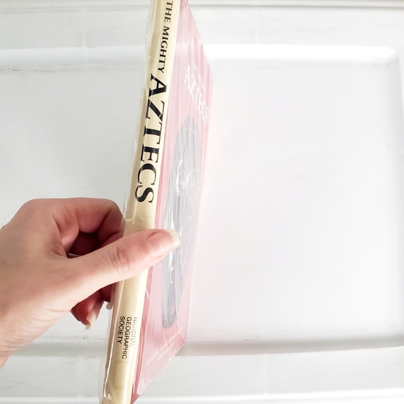 #N Vintage The Mighty Aztecs, National Geographic, Hardback Book - Picture 2 of 4